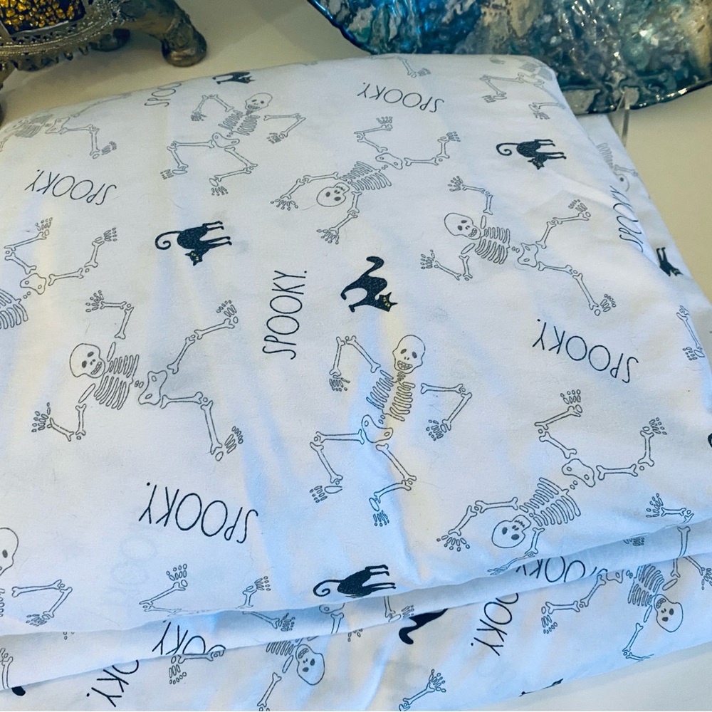 Queen Skeleton Print Bedding Sheet Set
100 Percent Microfiber